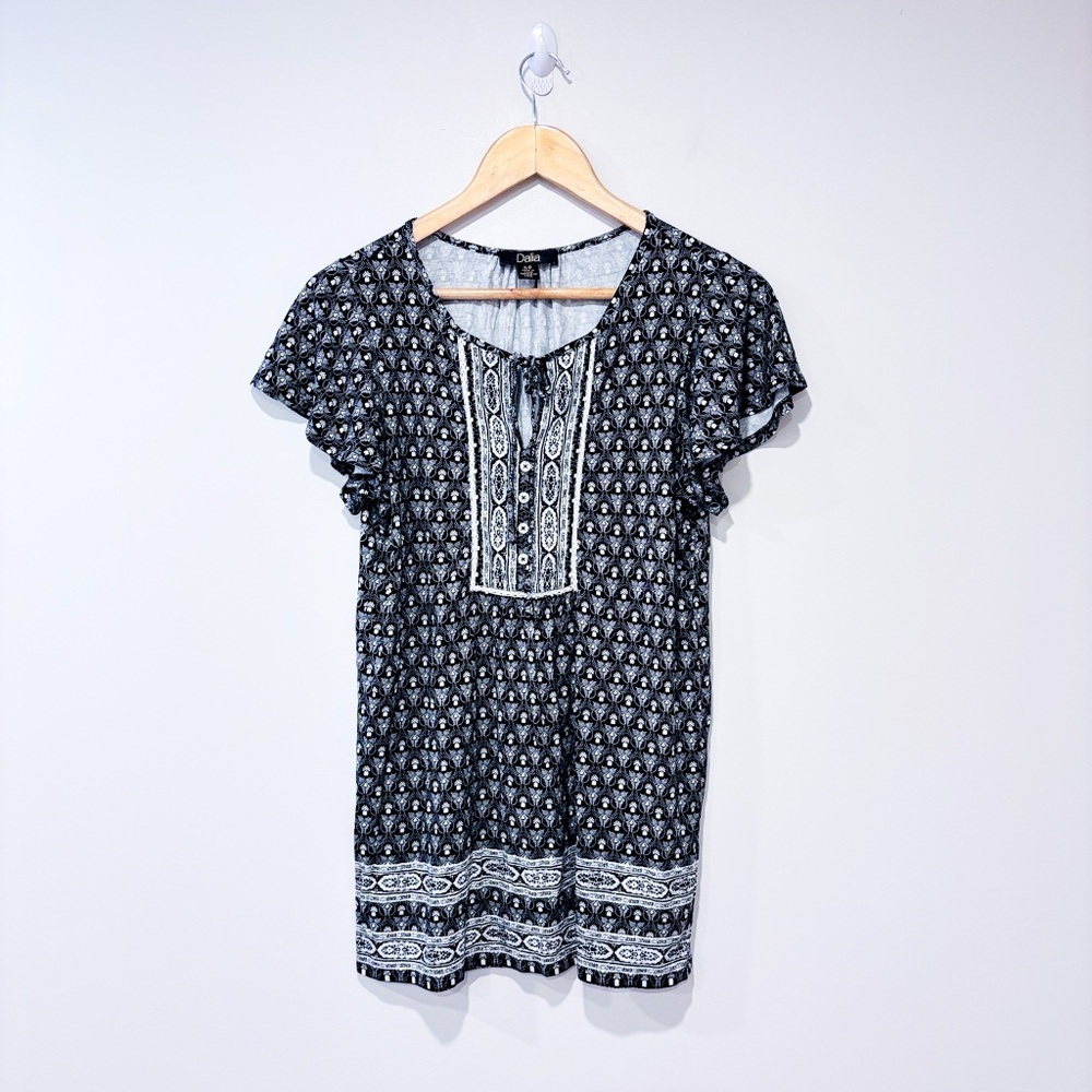 DALIA Black and white floral t-shirt